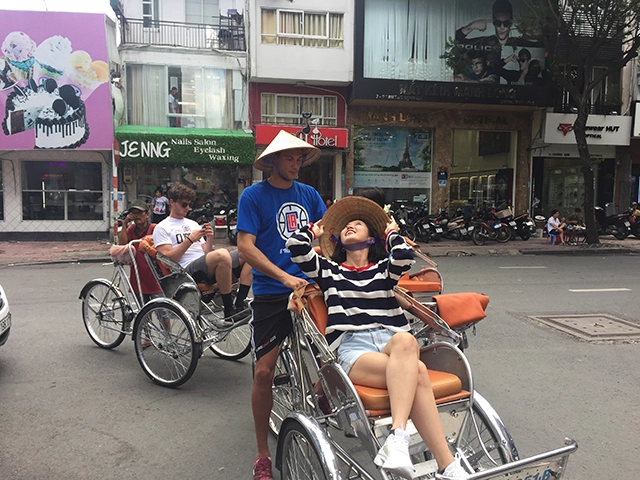 Ngày khám phá sài gòn độc đáo cùng suni hạ linh