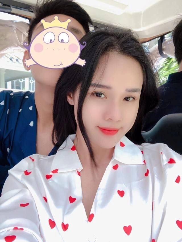 Người con gái trong clip tình cảm với cầu thủ trọng đại là ai