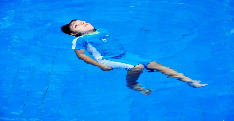 Những điều bạn cần phải biết khi đưa bé đi bơi