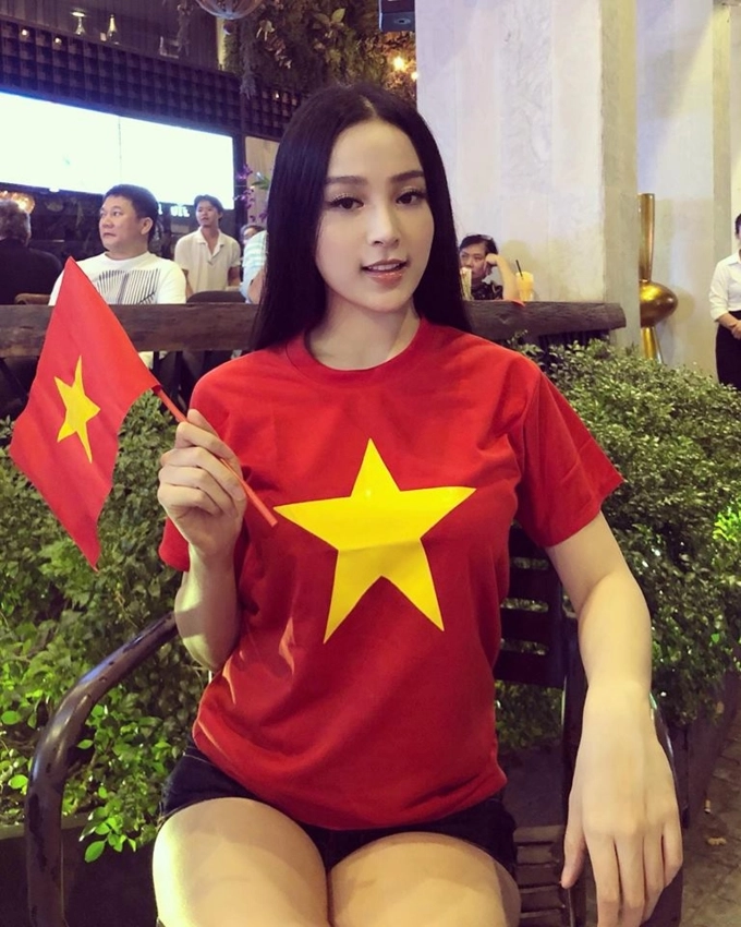 Sao việt gợi ý cách lên đồ đi bão cho các fan bóng đá