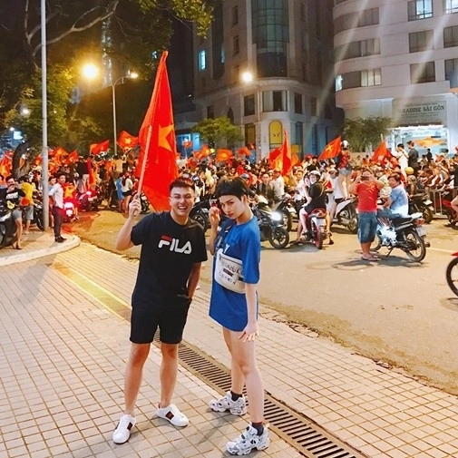 Sao việt gợi ý cách lên đồ đi bão cho các fan bóng đá