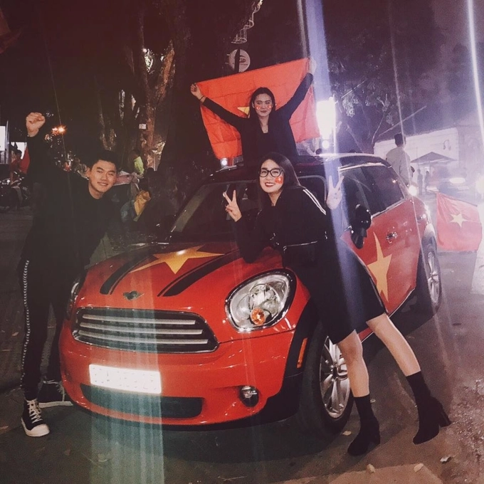 Sao việt gợi ý cách lên đồ đi bão cho các fan bóng đá