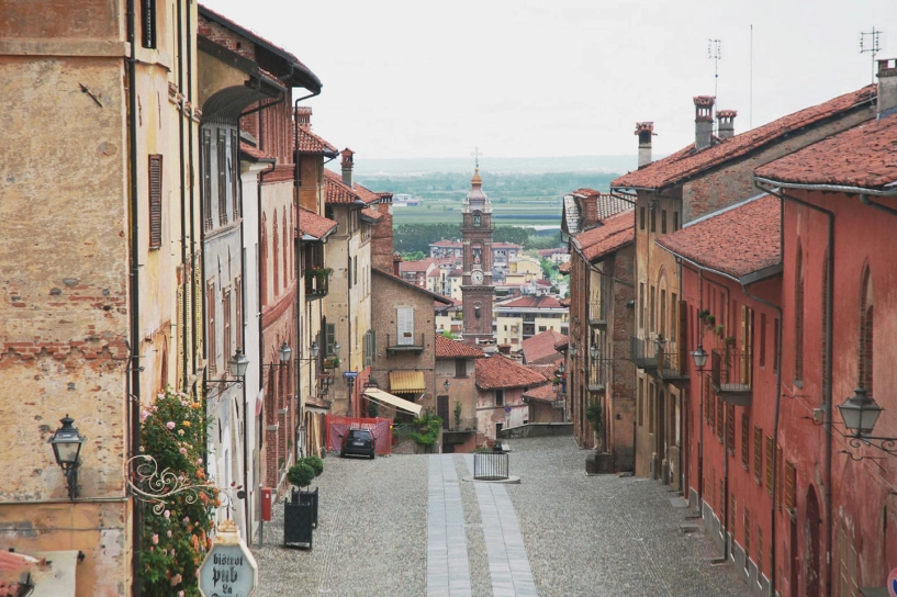 Thị trấn saluzzo nơi của những con đường lát sỏi