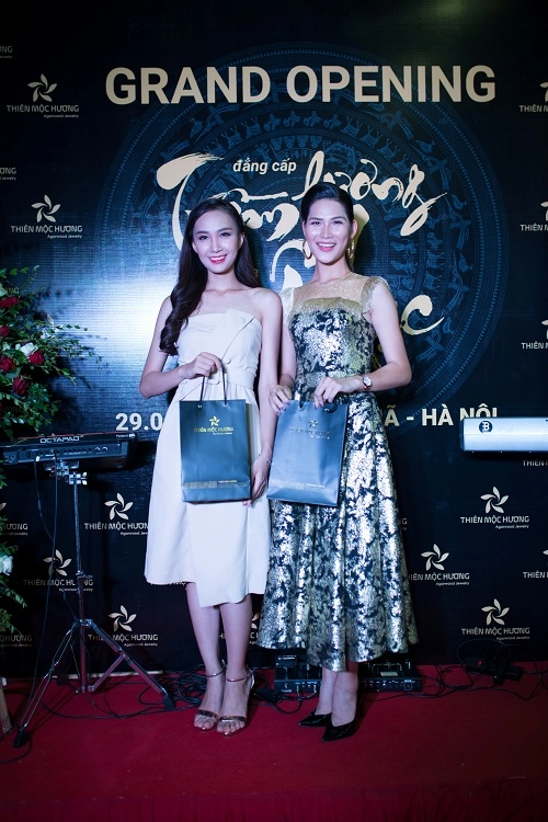 Thiên mộc hương khai trương showroom tại hà nội