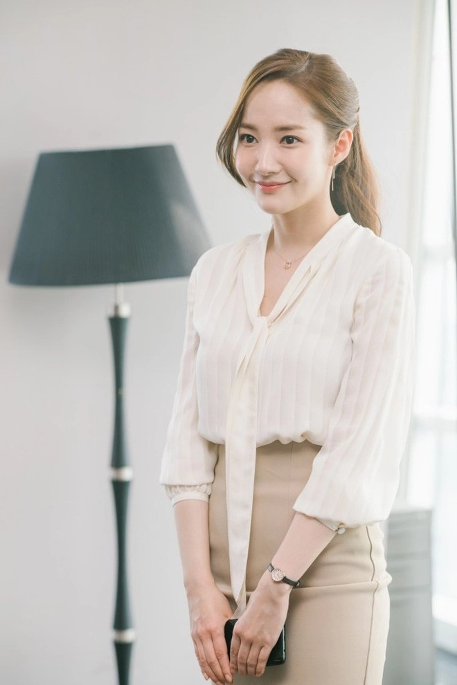 thư ký kim vơi tóc đuôi ngựa vừa đơn giản lại duyên dáng