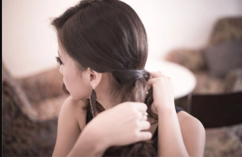 thư ký kim vơi tóc đuôi ngựa vừa đơn giản lại duyên dáng