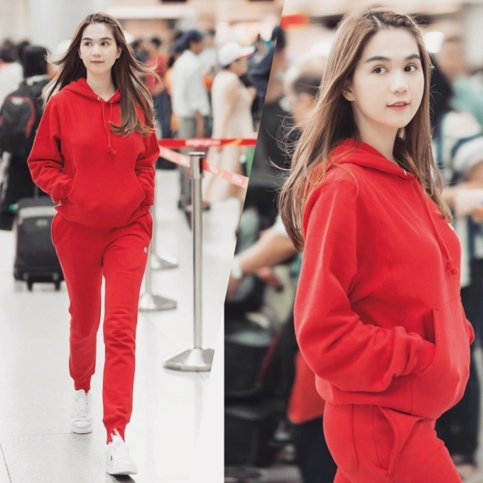 Tủ giày sneaker đắt đỏ mà nữ hoàng nội y ngọc trinh có