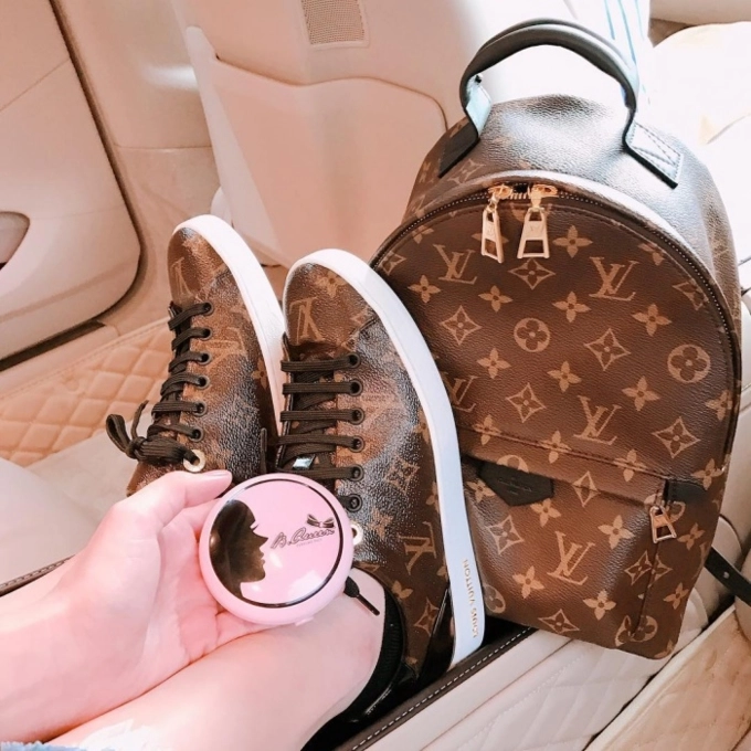 Tủ giày sneaker đắt đỏ mà nữ hoàng nội y ngọc trinh có