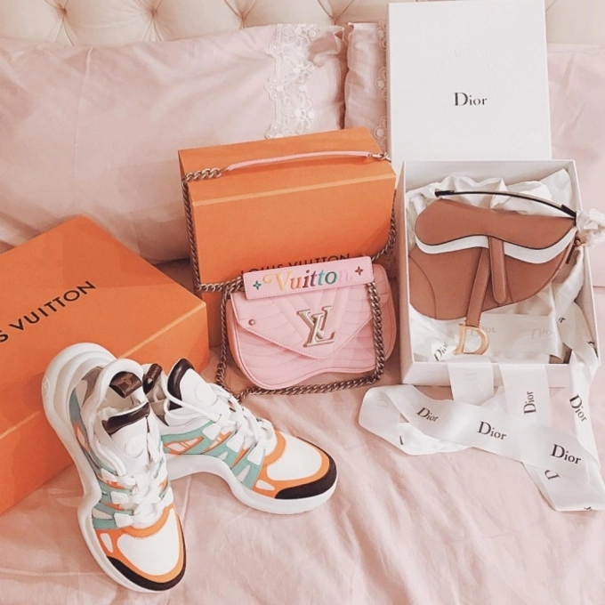 Tủ giày sneaker đắt đỏ mà nữ hoàng nội y ngọc trinh có