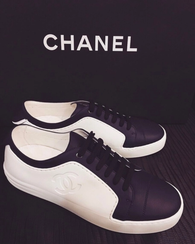 Tủ giày sneaker đắt đỏ mà nữ hoàng nội y ngọc trinh có