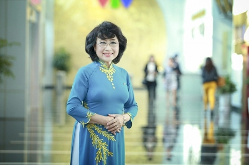 Vẻ đẹp nữ btv thời sự đầu tiên trên sóng quốc gia khiến nhiều người xao xuyến