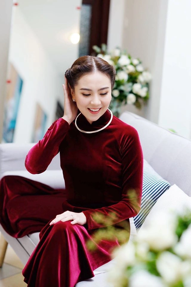 Áo dài đỏ của sao việt đầy thanh lịch
