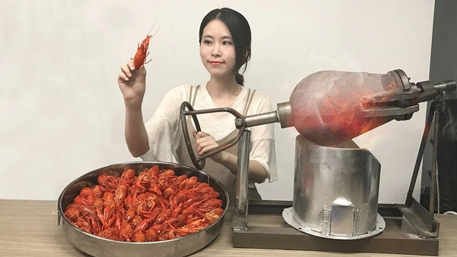 Cách trang điểm bằng đồ ăn của thánh ăn văn phòng hấp dẫn