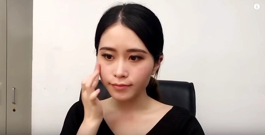 Cách trang điểm bằng đồ ăn của thánh ăn văn phòng hấp dẫn
