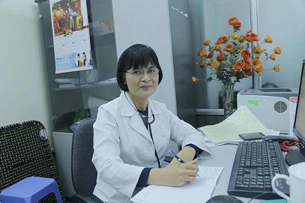 Có nên cho trẻ uống thử rượu bia