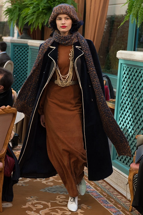 Con gái xinh đẹp của johnny depp lần đầu catwalk