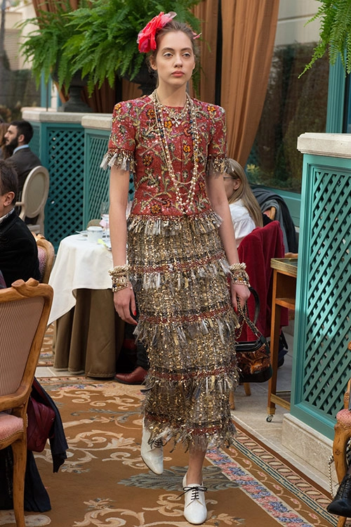 Con gái xinh đẹp của johnny depp lần đầu catwalk