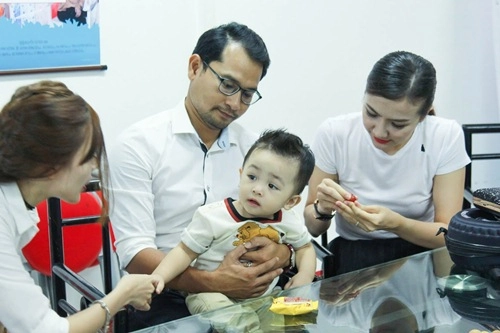 Con trai huỳnh đông - ái châu đáng yêu