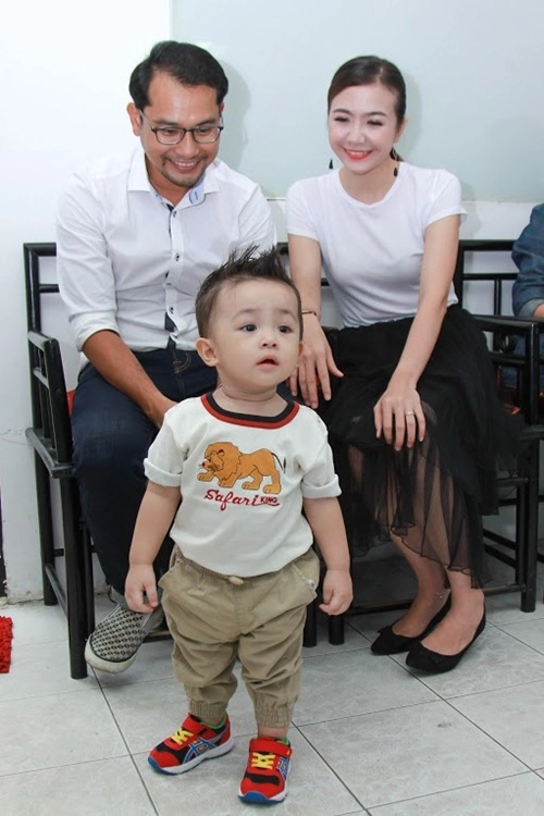 Con trai huỳnh đông - ái châu đáng yêu