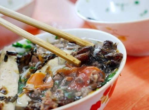 Đây là 3 quán bún mỳ ăn là nghiện đường bạch mai