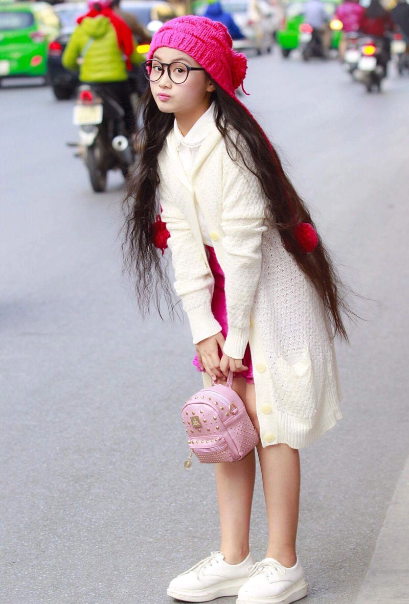 con gái hoa hậu ngọc hân biến hóa liên tục