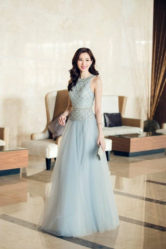 Diện lại đầm cũ của đặng thu thảo được khen mặc đẹp
