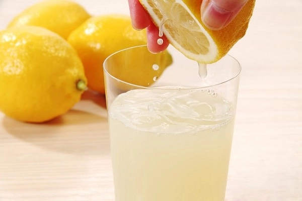 Nước uống lành mạnh cho bé yêu mùa hè