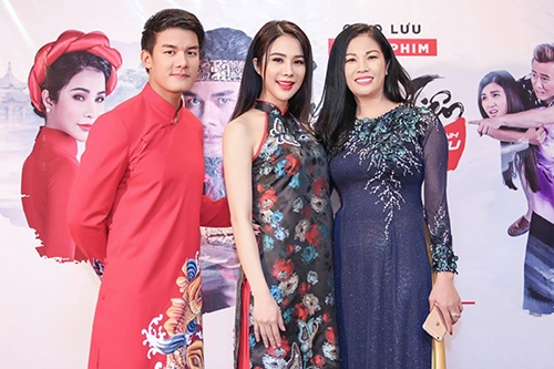 Mẹ diệp lâm anh bất ngờ gây sốt vì xinh và trẻ đẹp