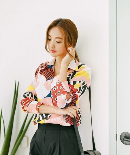 Mẹo mix sơ mi họa tiết xinh như park shin hye