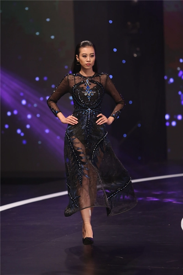 Minh triệu với váy hở bạo liệt gợi cảm