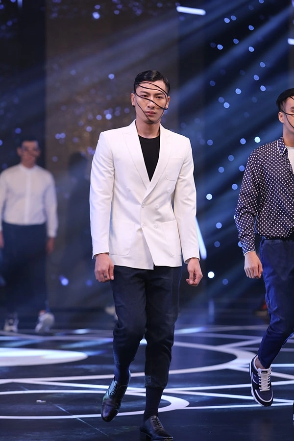 Minh triệu với váy hở bạo liệt gợi cảm