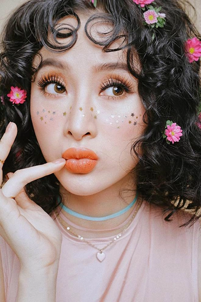 Sao việt mê mẩn kiểu makeup đính kim tuyến lộng lẫy