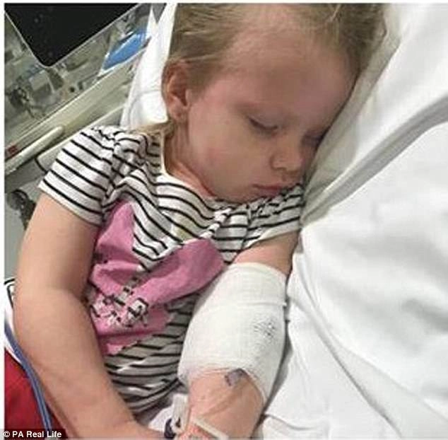 Bé gái 3 tuổi suýt chết vì một vết mèo cào nhỏ tí