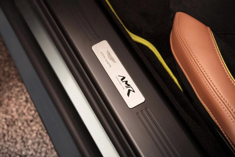 Aston martin v12 vantage - phiên bản mạnh nhất
