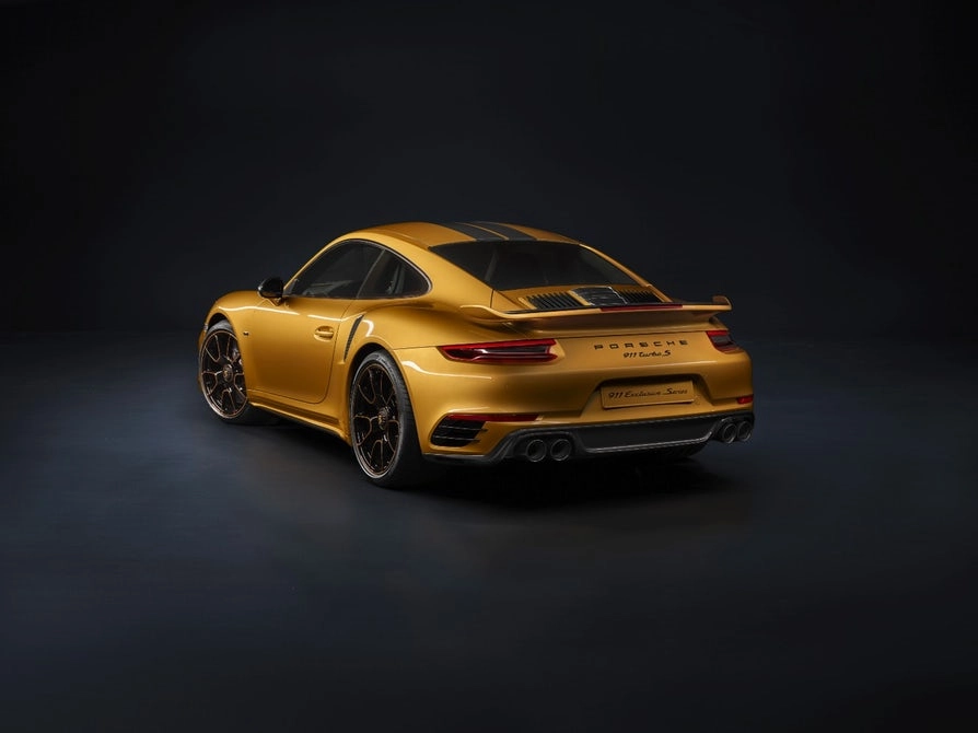 Porsche 911 turbo s exclusive được tăng thêm công lực và điều chỉnh ngoại hình