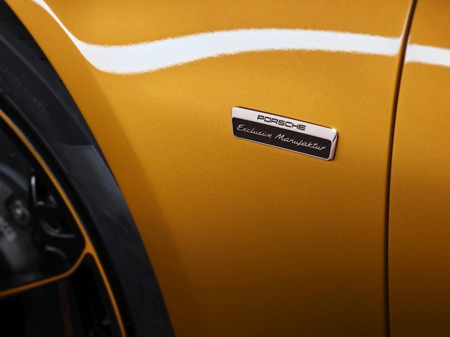 Porsche 911 turbo s exclusive được tăng thêm công lực và điều chỉnh ngoại hình