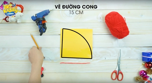 Dù không khéo tay mẹ vẫn có thể tự làm quà cho bé