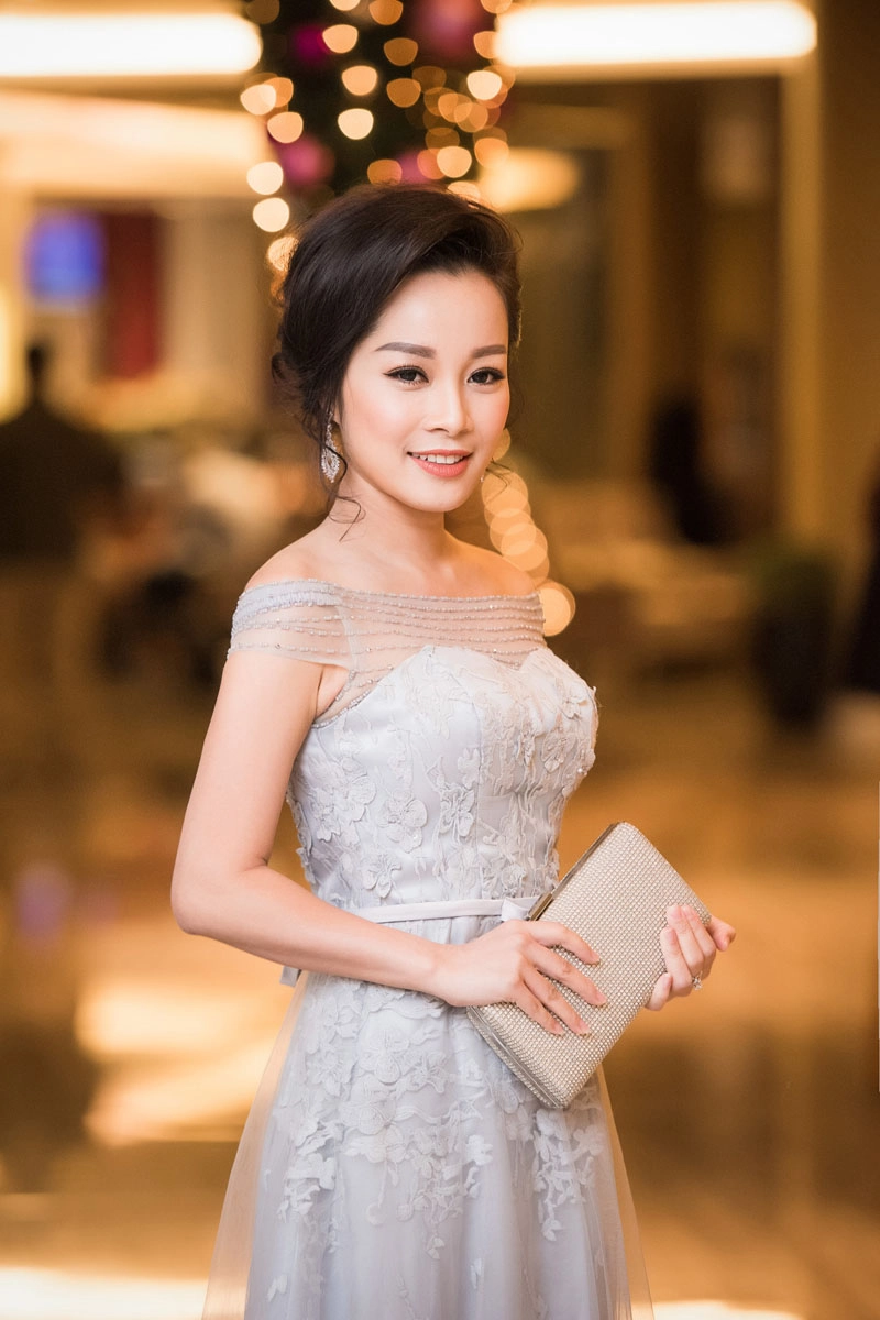 Hai cô nàng vàng anh ngày càng sexy sau muôn trùng sóng gió