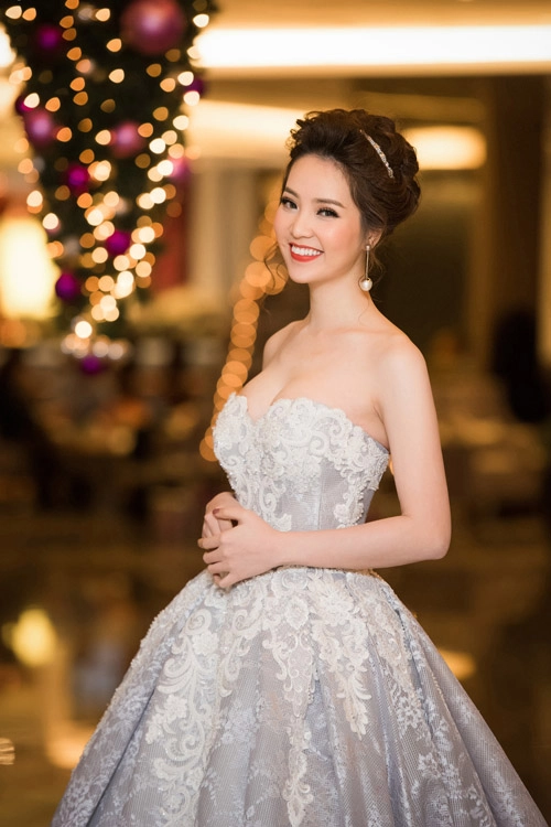 Hai cô nàng vàng anh ngày càng sexy sau muôn trùng sóng gió