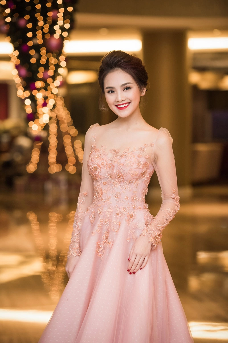 Hai cô nàng vàng anh ngày càng sexy sau muôn trùng sóng gió