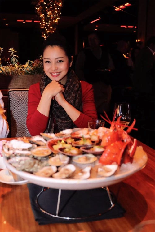 Jennifer phạm khoe bụng bầu trước ngày lâm bồn