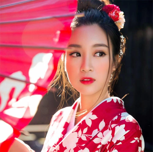 Jennifer phạm khoe bụng bầu trước ngày lâm bồn