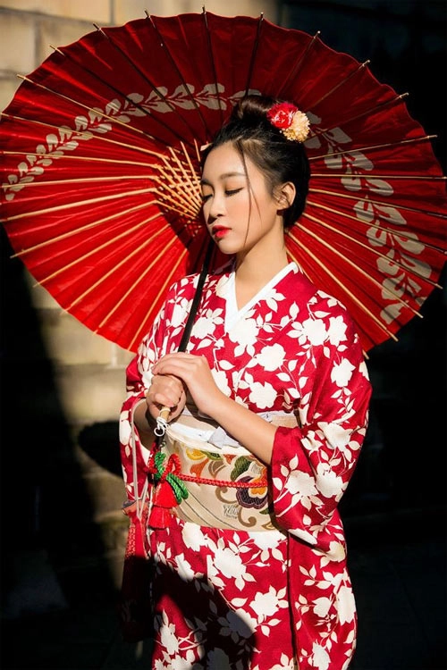 Jennifer phạm khoe bụng bầu trước ngày lâm bồn