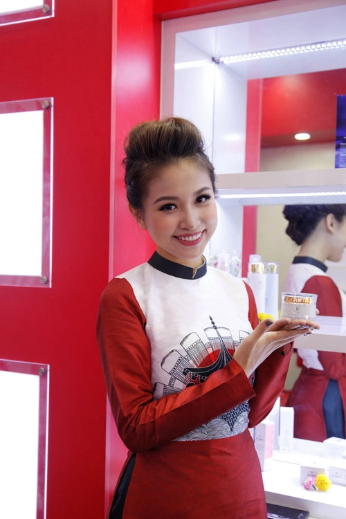 Mc thanh vân hugo gắn bó với mỹ phẩm nội địa nhật