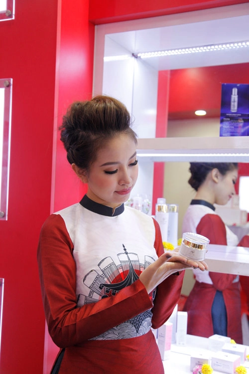 Mc thanh vân hugo gắn bó với mỹ phẩm nội địa nhật