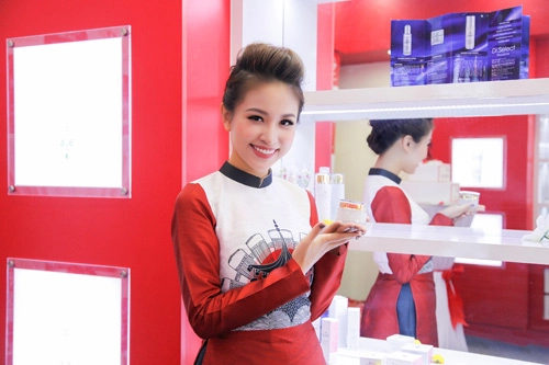 Mc thanh vân hugo gắn bó với mỹ phẩm nội địa nhật