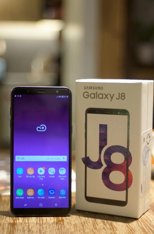 Samsung galaxy j8 đáng đồng tiền bát gạo