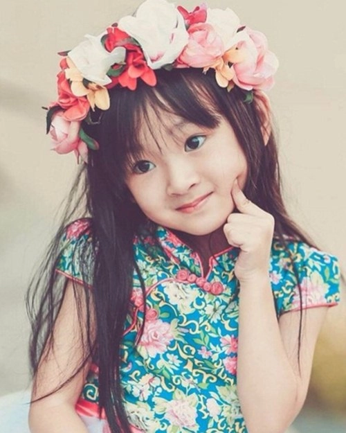 Bé gái việt lai tây siêu đáng yêu
