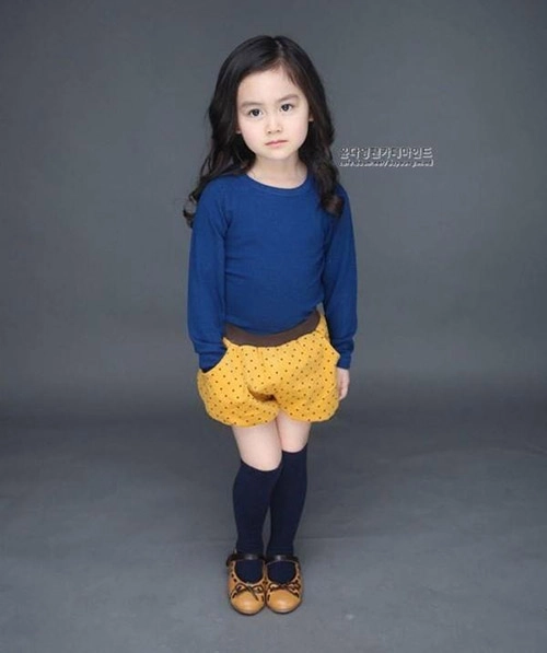 Bé gái việt lai tây siêu đáng yêu