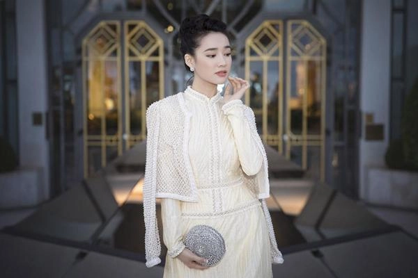 Cách mặc áo dài không bị sến như nhã phương angela phương trinh